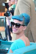 th_95458_celebrity_paradise.com_Katy_Perry_Launches_False_Lash_Range_22.02.2012_31_122_1120lo.jpg