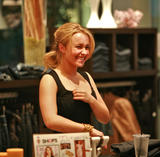th_53816_Hayden_Panettiere_Shopping_in_Beverly_Hills_020507_21_122_151lo.jpg