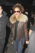 th_537522774_rihanna_strip_club_flipping_bird_london_22011_01_122_610lo.jpg