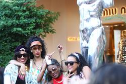 th_558101771_RihannaoutforshoppinginPortoCervo17.7.2012_42_122_925lo.jpg