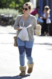 th_15785_Preppie_Hilary_Duff_shops_for_toys_before_grabbing_some_freshly_prepared_coconut_15_122_968lo.jpg